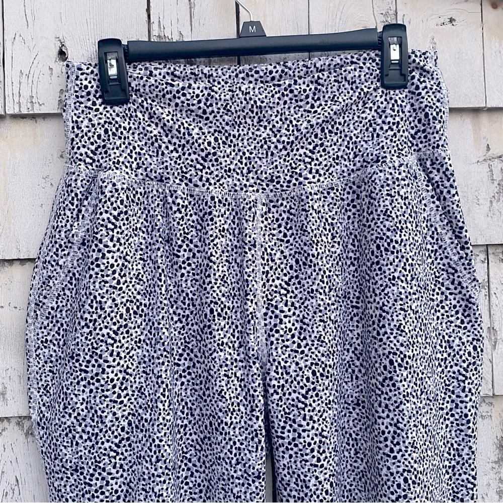 Old Navy High Rise Leggings/Joggers - Picture 2 of 7